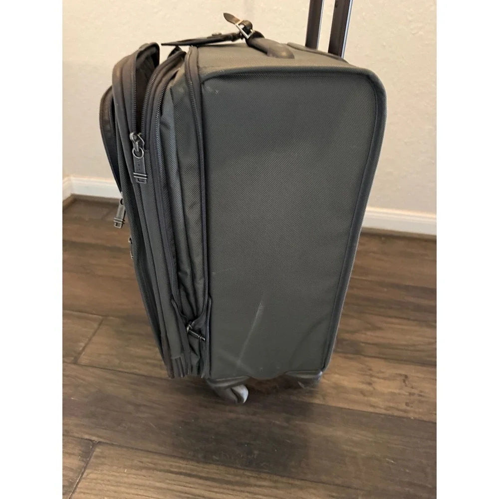 TUMI‎ Alpha Expandable Spinner Suitcase Ballistic Nylon 4-Wheel Luggage